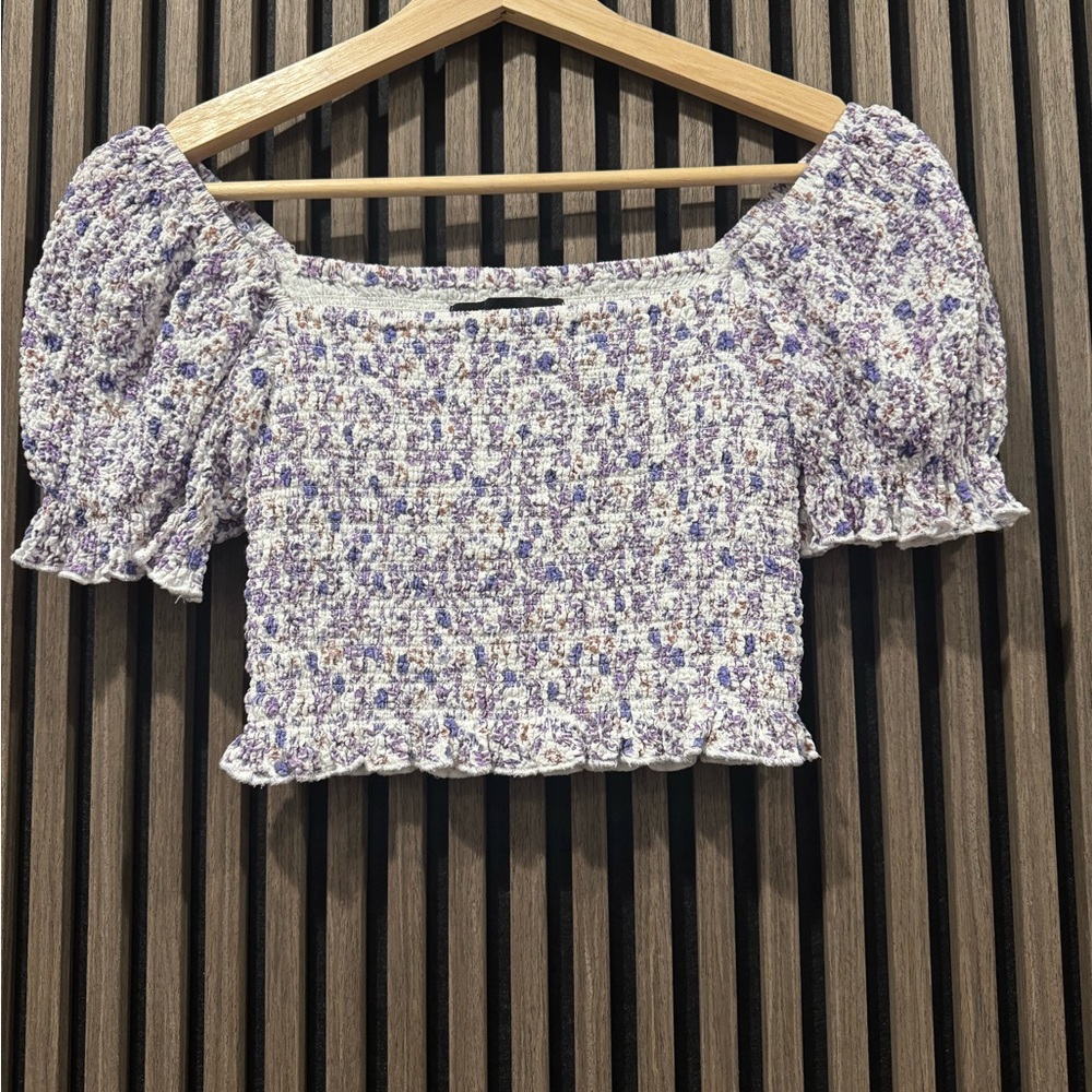 Katie J NYC Lavender Floral Smocked Puff-Sleeve Top size L like new!